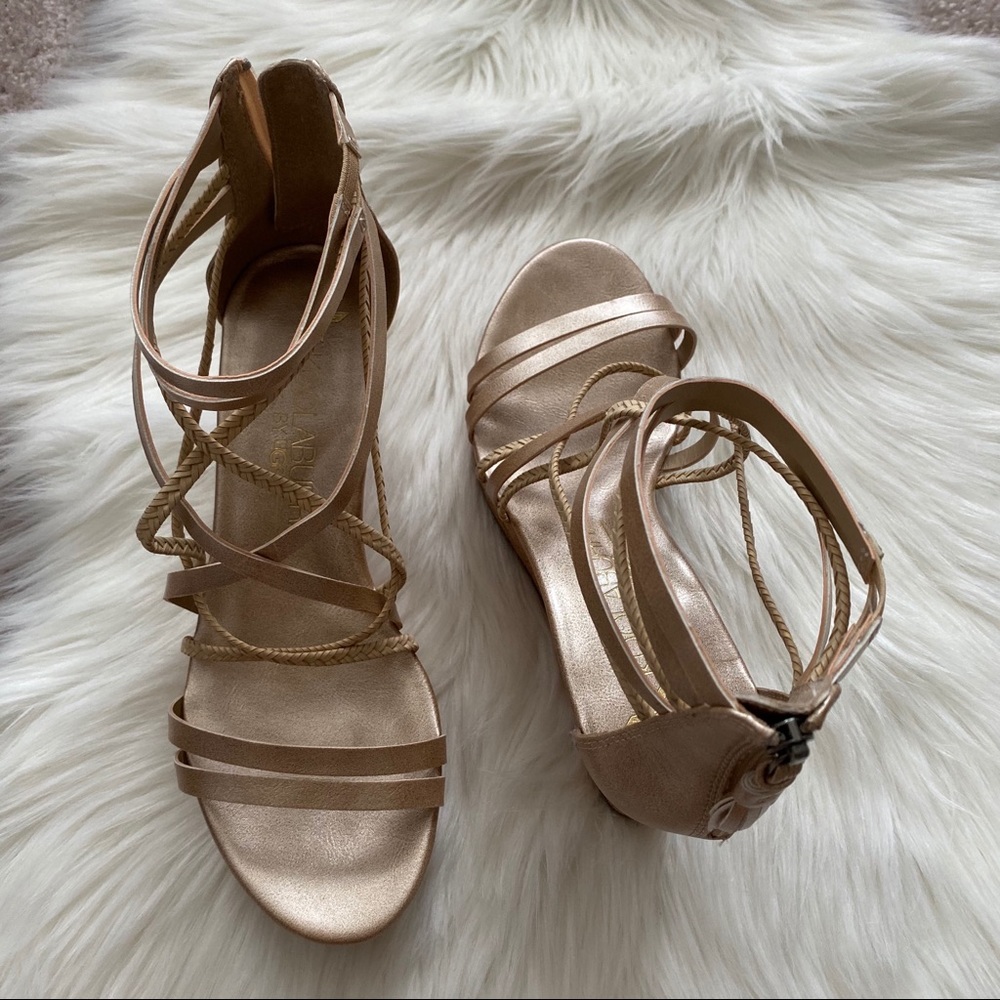 NWOT koolaburra by UGG wedges sandals